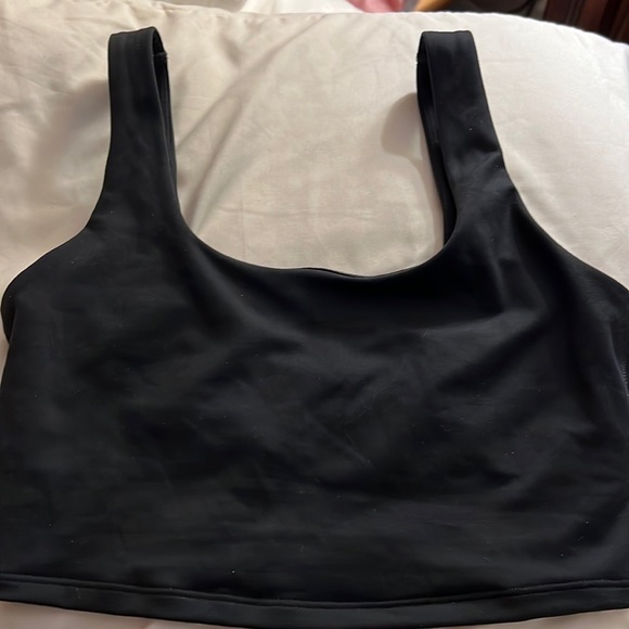 Gap black sports bra ( like new) SIZE. XS👛👛✅🛍️🛍️ - Picture 4 of 4